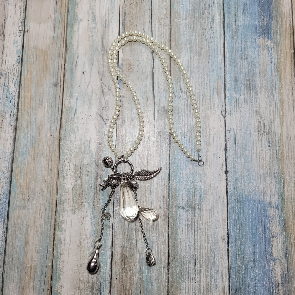 Elegant Faux Peals and long pendant  Necklace.